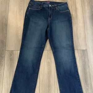 🌵NYDJ Straight Jeans